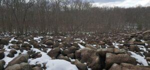 Bebatuan di Ringing Rocks Park Ini Bisa Berbunyi Lho!