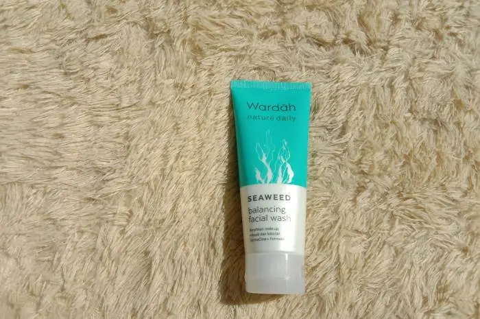 Wardah Seaweed Balancing Facial Wash