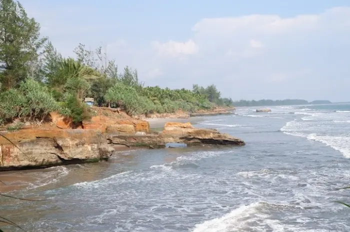 Daya Tarik Pantai Sungai Suci