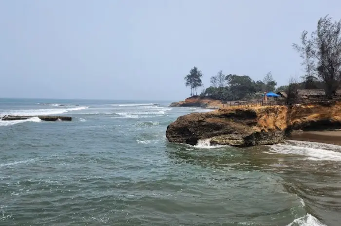 Kegiatan Seru Pantai Sungai Suci